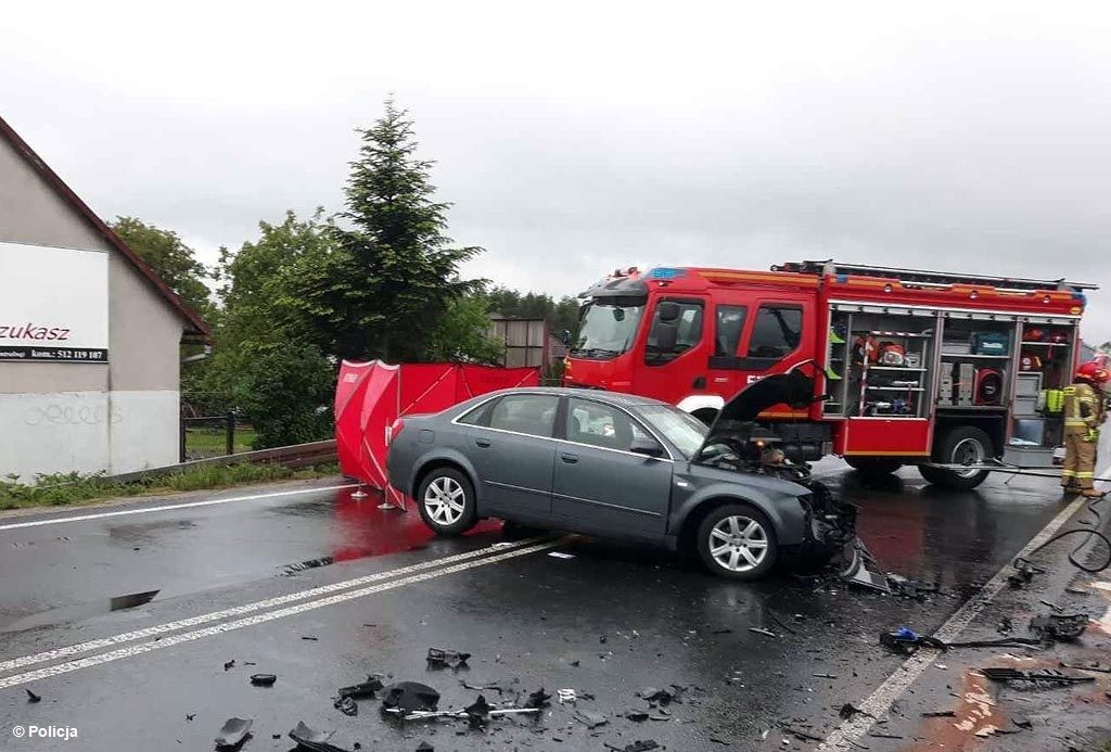 40-letni kierowca zginął w wypadku drogowym na skrzyżowaniu ulic Zatorskiej i Grojeckiej w Zaborzu. Zderzenie całkowicie wstrzymało ruch na drodze krajowej.