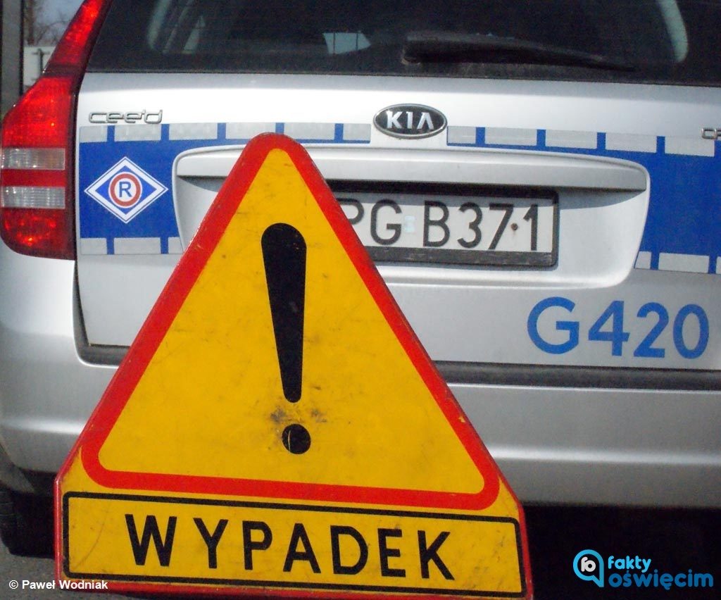 Do wypadku drogowego doszło w Kętach na skrzyżowaniu równorzędnym, gdzie zastosowanie ma tzw. reguła prawej ręki. 28-latka to zlekceważyła.