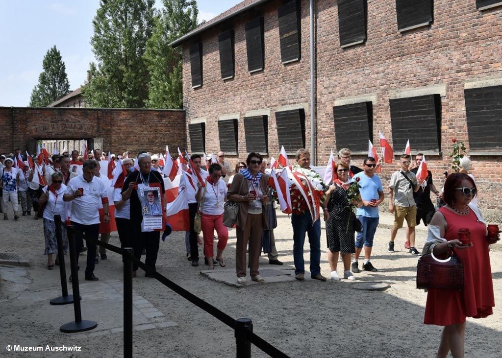 728 Polaków z więzienia w Tarnowie przyjechało 79 lat temu do obozu koncentracyjnego Auschwitz-Birkenau. Dzisiaj żyje tylko jeden z nich.