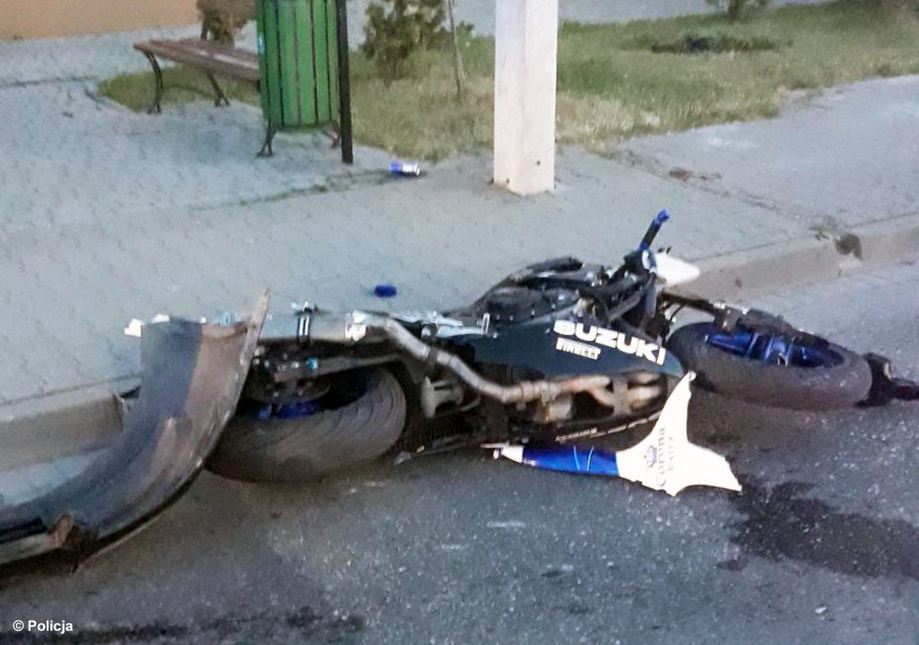 W Kętach doszło do kolejnego wymuszenia pierwszeństwa na motocykliście przez kierowcę samochodu. Dwie osoby trafiły do szpitala.