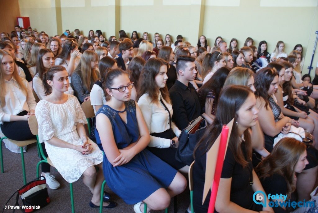 No i przyszły. Długo oczekiwane, głównie przez uczniów. Wakacje. W ostatni dzień roku szkolnego młodzi ludzie otrzymali świadectwa, ale też nagrody.