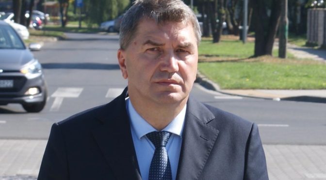 Janusz Chwierut, prezydent Oświęcimia, zabrał głos w kontekście informacji o prokuratorskim postępowaniu w stosunku do jednego z miejskich radnych.