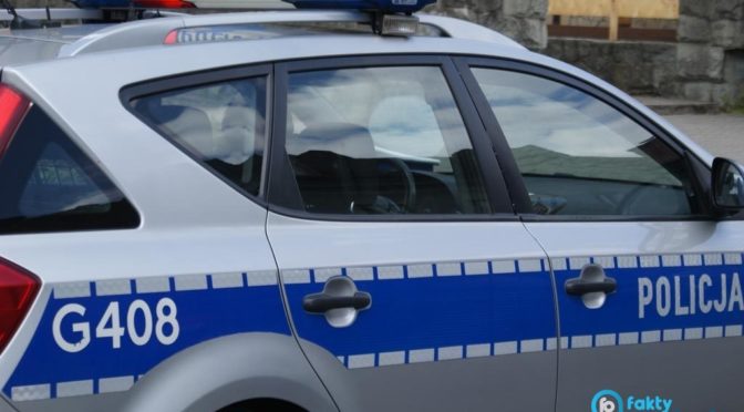 Dzisiaj o godzinie 14.25 w Brzeszczach doszło do potrącenia dwojga pieszych. Aktualnie na ulicy Dworcowej policjanci wprowadzili ruch wahadłowy.