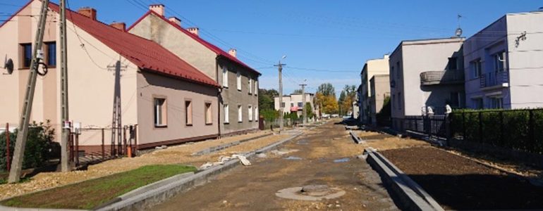 Ulica Orzeszkowej bez asfaltu, a drogowców nie ma