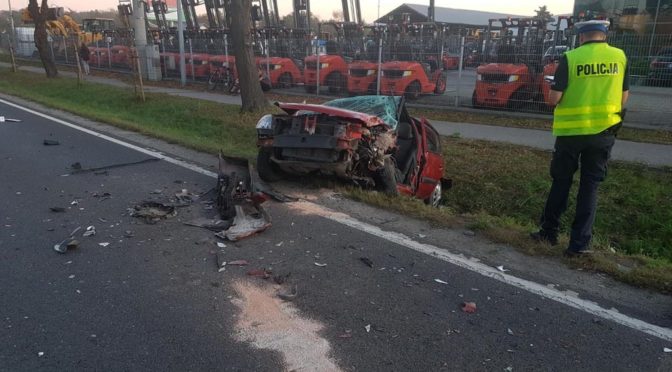 81-letni mężczyzna jest domniemanym sprawcą popołudniowego czołowego zderzenia samochodów w Kętach. Dwie osoby trafiły do szpitala w Oświęcimiu.