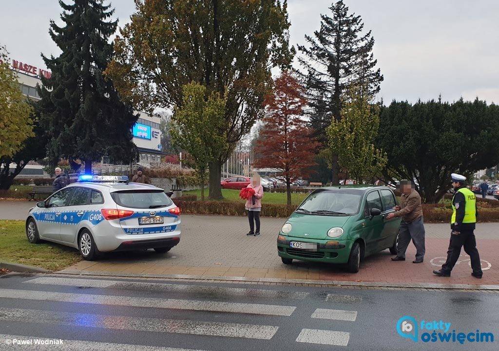 Kolejne zdarzenie drogowe na skrzyżowaniu ulic Śniadeckiego i Tysiąclecia. Tym razem seniorka potrąciła samochodem seniora, jadącego na rowerze.