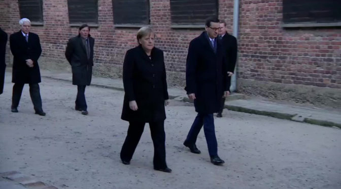 „Odczuwam głęboki wstyd, biorąc pod uwagę barbarzyńskie zbrodnie, które zostały tu popełnione przez Niemców” - mówiła dziś Angela Merkel w Muzeum Auschwitz.