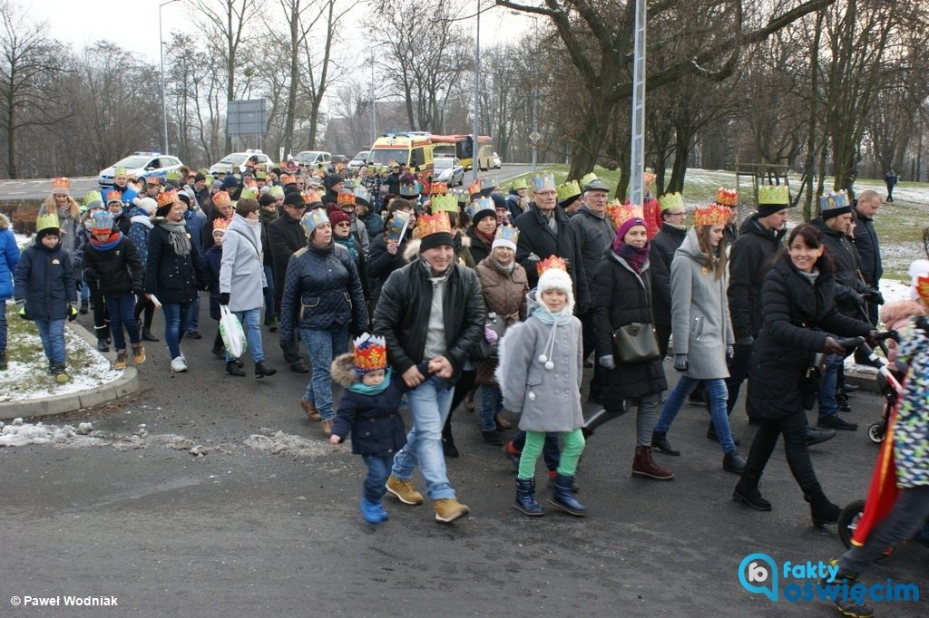 Około półtora tysiąca ludzi liczył Orszak Trzech Króli, który przeszedł dzisiaj ulicami Oświęcimia. Podobne orszaki zorganizowało prawie 900 miast w Polsce.