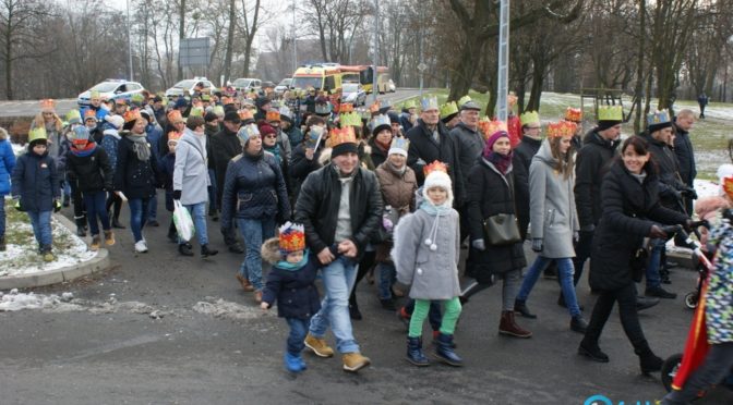 Około półtora tysiąca ludzi liczył Orszak Trzech Króli, który przeszedł dzisiaj ulicami Oświęcimia. Podobne orszaki zorganizowało prawie 900 miast w Polsce.