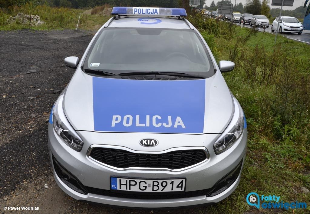 Dwukrotnie w ciągu kilku godzin interweniowali kęccy i oświęcimscy policjanci na ulicy Sobieskiego w Kętach. Jeden z kierowców stracił prawo jazdy.