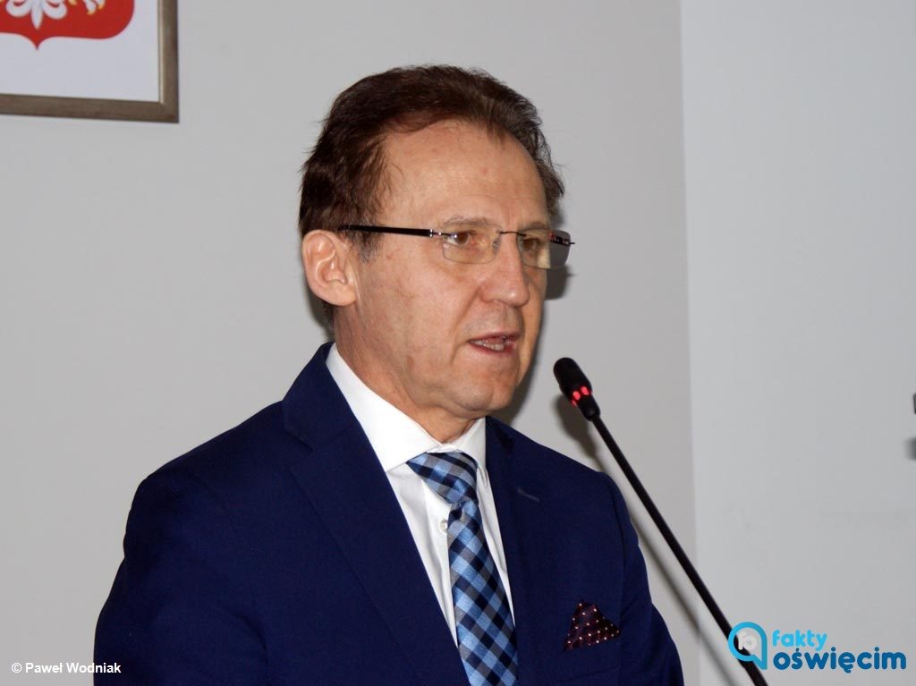 Andrzej Stasiuk, dyrektor oświęcimskiego Sanepidu, zapewnił, że w powiecie oświęcimskim nie ma przypadku zakażenia i podejrzenia zakażeniem koronawirusem.