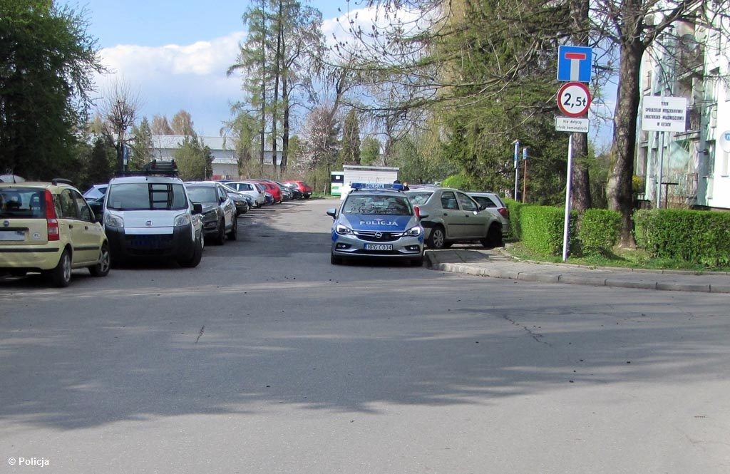 W gminie Kęty doszło do dwóch przestępstw drogowych. Jeden kierowców zawracał i potrącił kobietę, która doznała obrażeń ciała. Drugi jechał bez prawa jazdy.