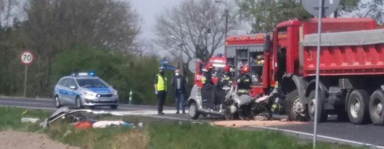 Tragedia na krajówce. Nie żyją dwie osoby – FOTO. AKTUALIZACJA