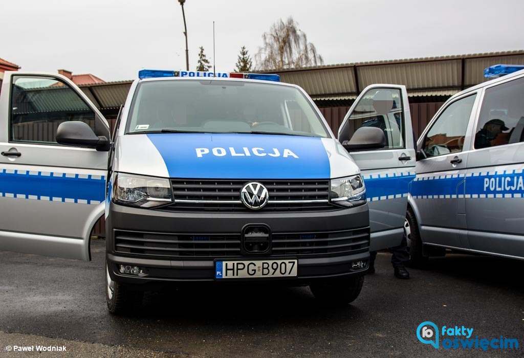 Rowerzysta z Wadowic zderzył się z radiowozem oświęcimskiej policji. Z kolei 76-latek z Brzeszcz spowodował wypadek drogowy, będąc pod wpływem alkoholu.