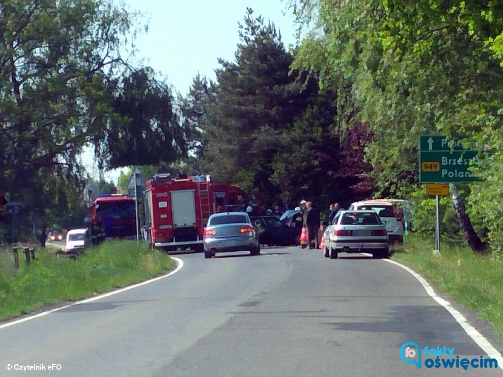 Dzisiaj na skrzyżowaniu ulic Brzozowej i Szkolnej w Przeciszowie zderzyły się dwa samochody osobowe. Na badania do szpitala trafiła jedna osoba.
