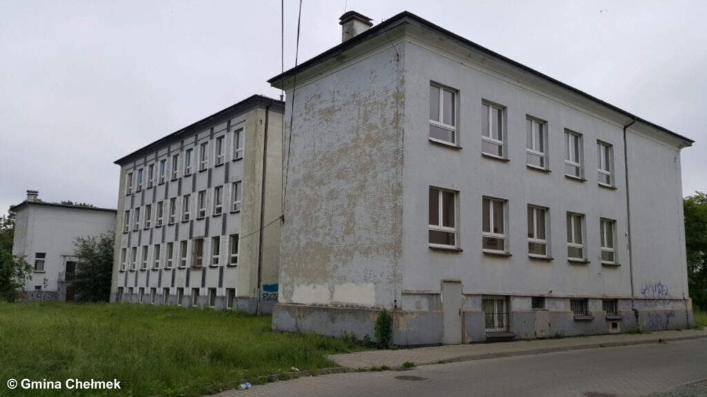 Budynek Powiatowego Zespołu nr 8 Szkół Zawodowych i Ogólnokształcących w Chełmku jest już w rękach gminy. Teraz będzie służył wszystkim mieszkańcom.