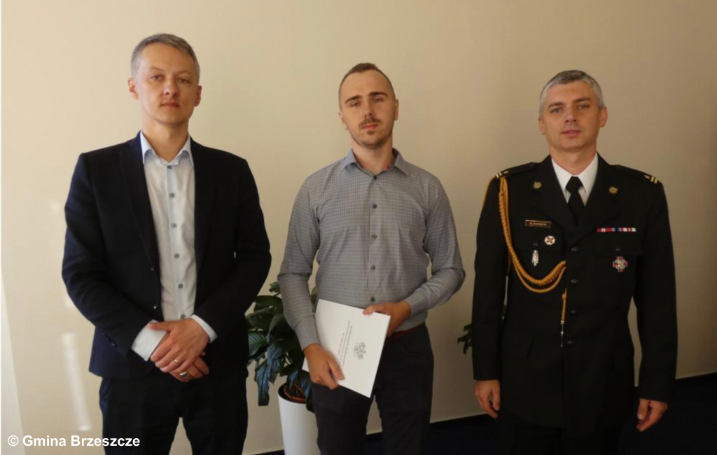 Radosław Szot, burmistrz Brzeszcz i Marcin Głogowski, komendant Państwowej Straży Pożarnej podziękowali mieszkańcom gminy Brzeszcze za wzorową postawę.