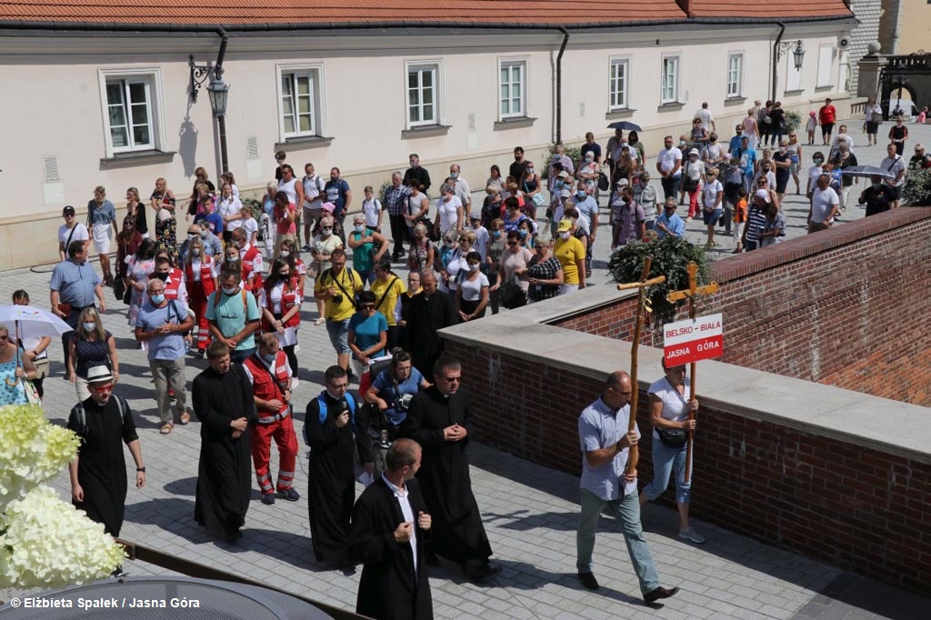 Wczoraj pielgrzymi z Oświęcimia modlili się na Jasnej Górze. 29. Piesza Pielgrzymka Diecezji Bielsko- Żywieckiej miała w tym roku całkiem inny charakter.