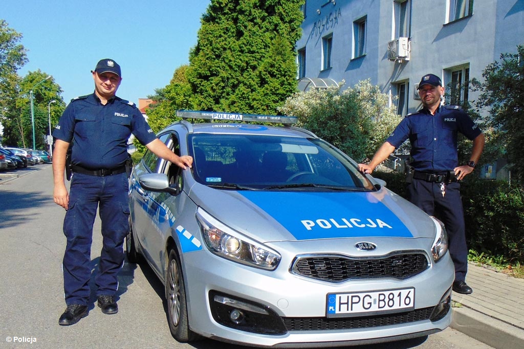 Sierżant sztabowy Maciej  Smółka i starszy sierżant Michał Korczyk interweniowali wobec mężczyzny, który chciał się zabić. Dzięki policjantom 37-latek żyje.