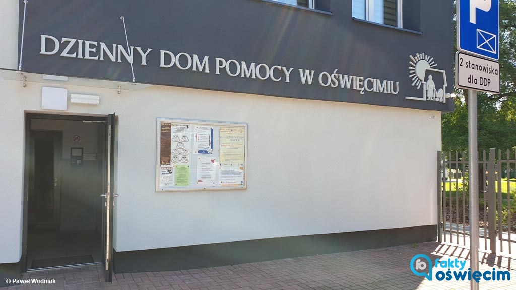Od 17 do 30 sierpnia Dzienny Dom Pomocy w Oświęcimiu ponownie jest zamknięty. W tym czasie pracownicy udzielają wsparcia seniorom w domach i zdalnie.