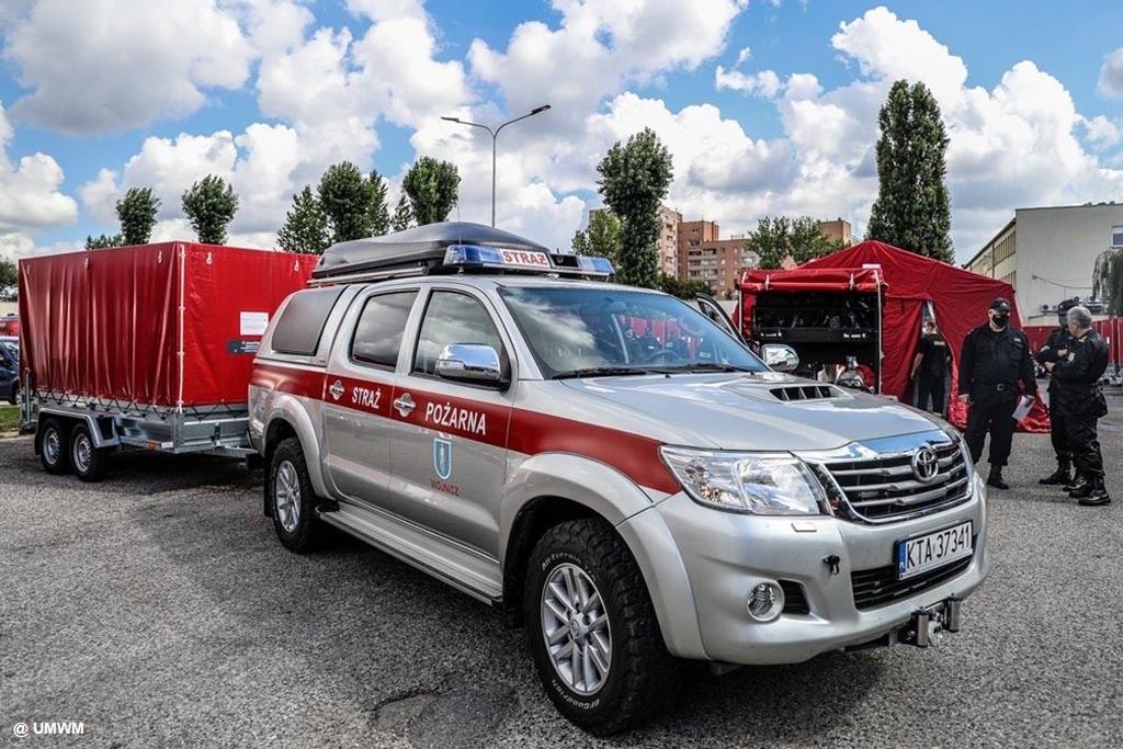 Trzy z 50 specjalnych namiotów, ułatwiających działania związane ze zwalczaniem COVID-19, trafiły do druhów ochotników z powiatu oświęcimskiego.