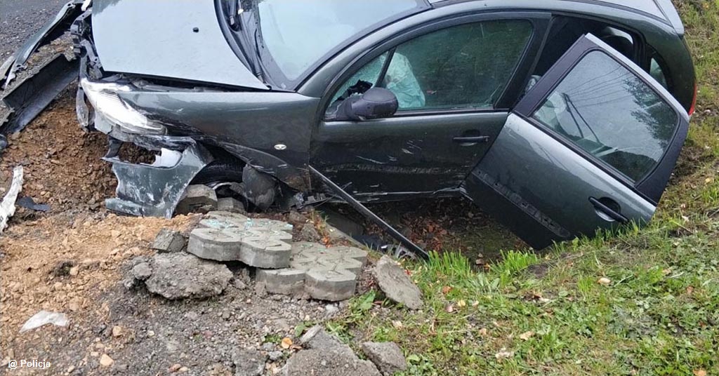 Pierwszy zasnął za kierownicą. Drugi jechał za szybko i z tego powodu też stracił panowanie nad kierownicą. Jeden wpadł do rowu, kolejny w poślizg.