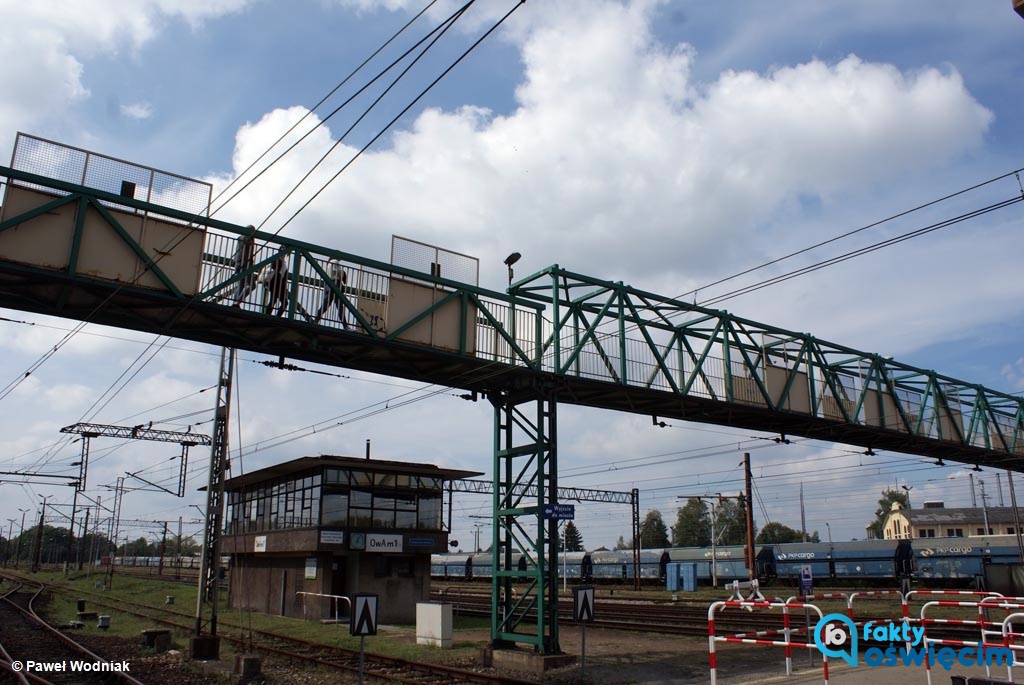 Andrzej Adamczyk, obecny minister infrastruktury potwierdził, że w Oświęcimiu w miejsce kładki kolejowej nad peronami powstanie przejście podziemne.