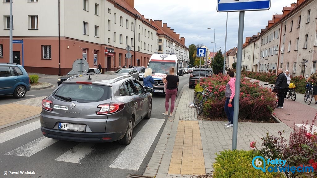 Dzisiaj po godzinie 14 na ulicy Olszewskiego w Oświęcimiu doszło do zdarzenia drogowego. Uczestniczący w nim senior trafił do szpitala.