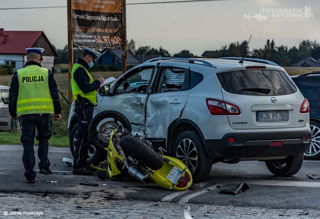Wczoraj po południu na drodze krajowej nr 44 w Oświęcimiu wydarzył się wypadek drogowy. Kierowca samochodu osobowego zajechał drogę motocykliście.