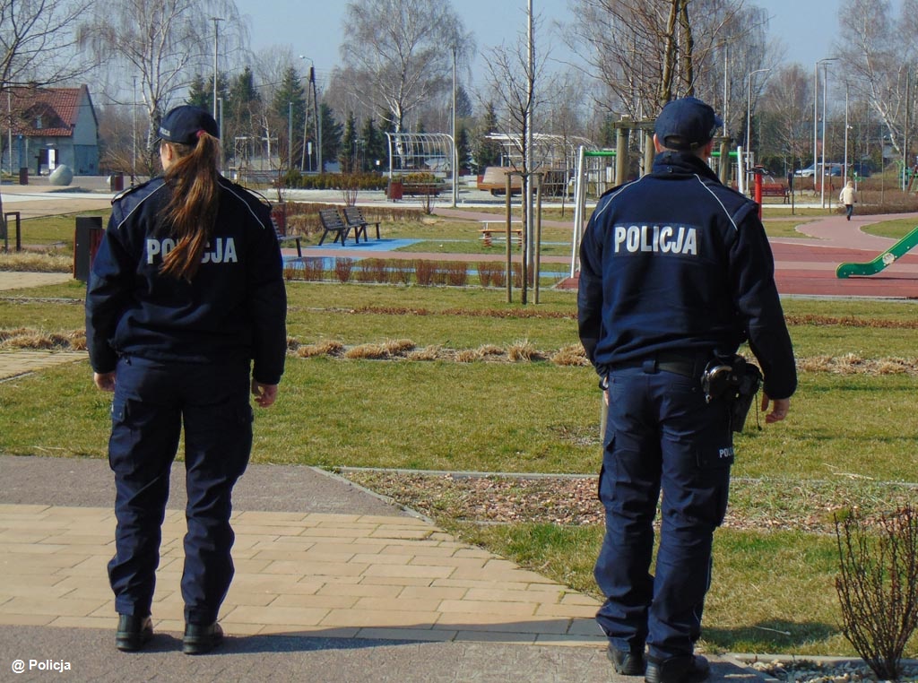 W weekend policjanci z powiatu oświęcimskiego przeprowadzili 21 interwencji dotyczących łamania reżimu sanitarnego. Większość była związana z alkoholem.