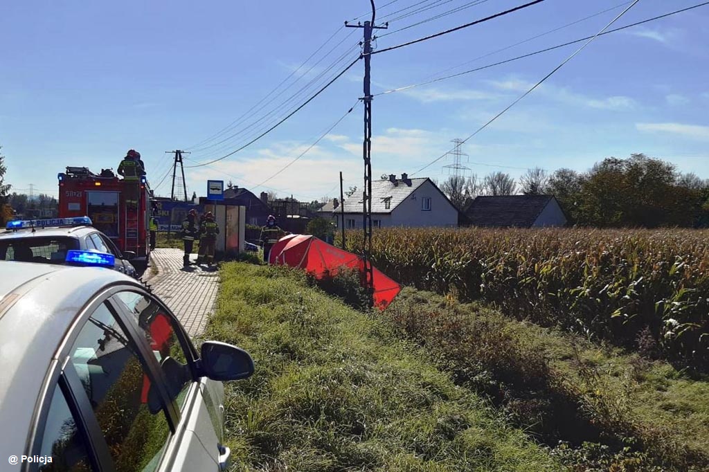 Dzisiaj w Grojcu doszło do wypadku drogowego, w którym życie stracił motocyklista. Policjanci pod nadzorem prokuratora wyjaśniają okoliczności zdarzenia.