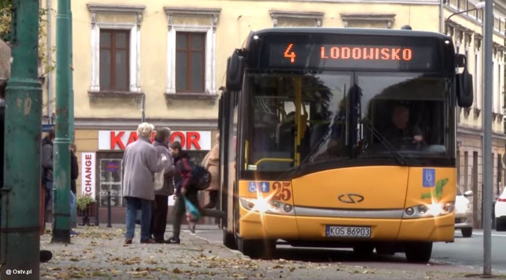 Większość czasu „Wieści z ratusza” poświęcają sytuacji epidemicznej w mieście i obostrzeniom wynikającym z czerwonej strefy, obowiązującej w całym kraju.