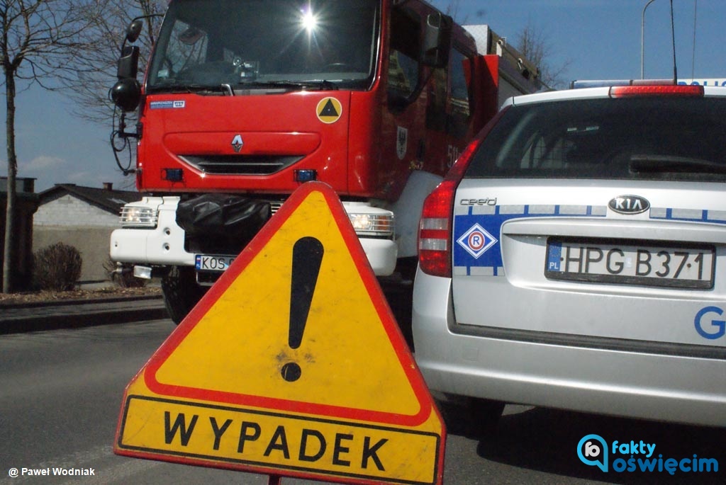 Dzisiaj po południu w Bobrku doszło do kolizji drogowej. Nieuważny kierowca wykonujący manewr skrętu w lewo doprowadził do zderzenia i utrudnień na drodze.