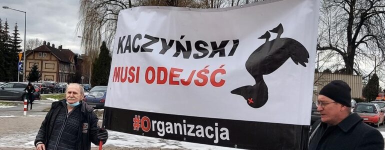 Kaczyński musi odejść, czyli dwuosobowa manifestacja – FOTO