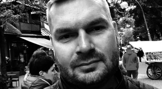 W wieku zaledwie 36 lat odszedł Szymon Chabior, wydawca i redaktor naczelny portalu oswiecimskie24.pl Dziennikarz zmarł nagle.