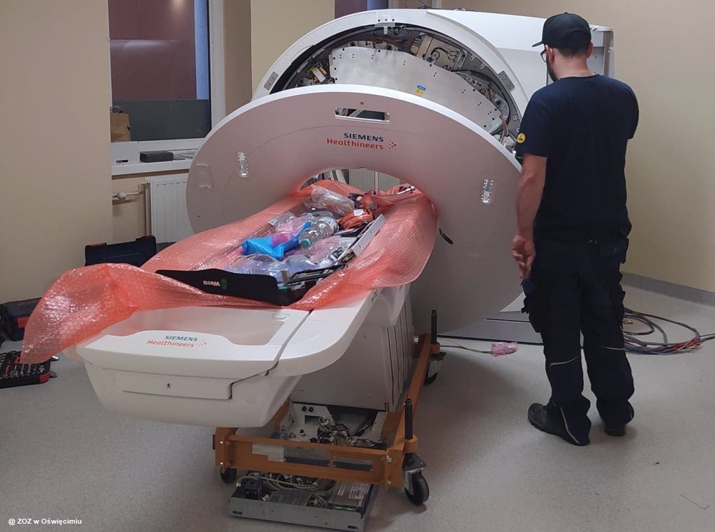 Wczoraj do Szpitala Powiatowego w Oświęcimiu dotarł nowy 128-rzędowy tomograf komputerowy. Montaż urządzenia potrawa kilka dni.