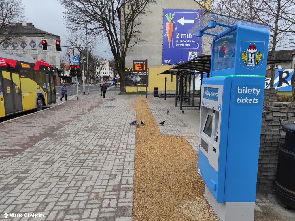 W Oświęcimiu funkcjonuje pierwszy automat do sprzedaży biletów autobusów komunikacji miejskiej. W sumie w mieście staną trzy takie urządzenia.