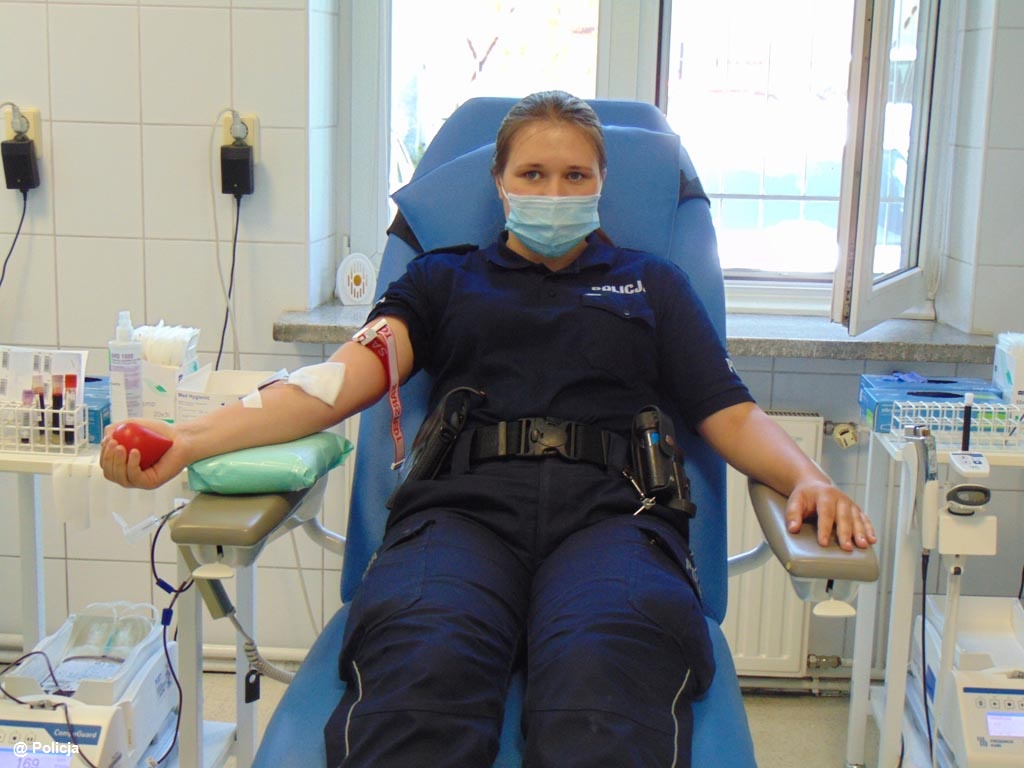 Kolejny raz policjanci z oświęcimskiego garnizonu oddali krew w ramach akcji „102 litry krwi na 102 rocznicę powstania policji”.