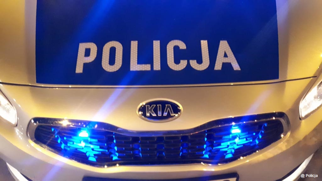 Policjanci z oświęcimskiej patrolówki uratowali desperata, który chciał skoczyć z mostu do Wisły. Mężczyzna chciał ze sobą skończyć przez problemy rodzinne.