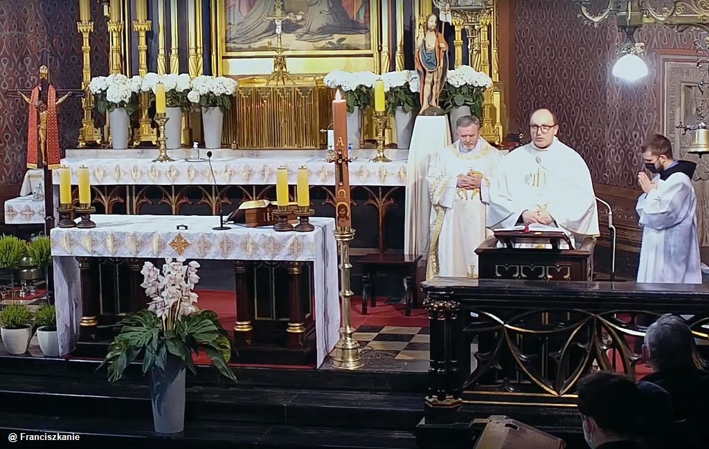 W bazylice św. Franciszka z Asyżu w Krakowie franciszkanie i wierni modlili się za pracowników służby zdrowia z powiatu oświęcimskiego.