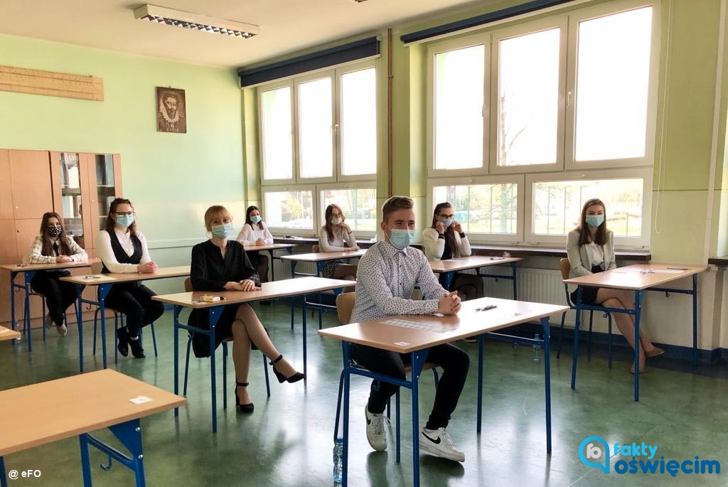1431 abiturientów rozpoczęło dzisiaj egzamin maturalny w szkołach publicznych i niepublicznych w powiecie oświęcimskim.
