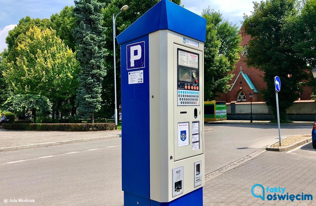 Dzisiaj podrożały stawki abonamentów za postój w strefie płatnego parkowania w Oświęcimiu. Wnioskowała o to komisja prawa w radzie miejskiej.