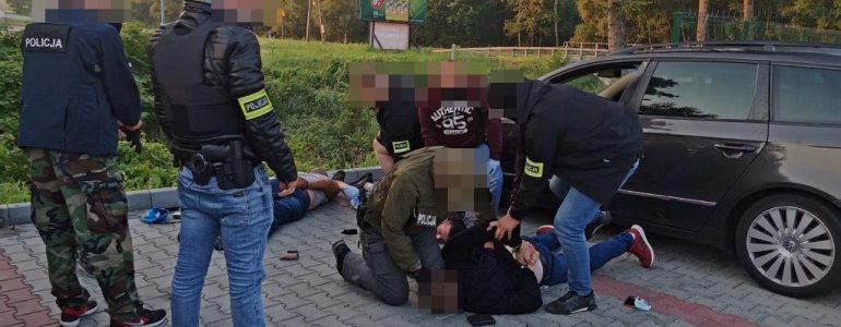 Kradli smartfony w całej Polsce. Wpadli po włamaniu w Oświęcimiu – FOTO