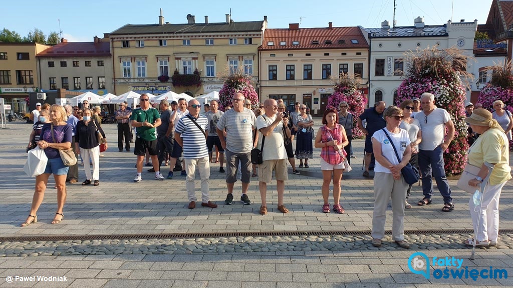 Wczoraj w prawie stu miastach w Polsce mieszkańcy wyrażali swój sprzeciw wobec ustawy zwanej lex TVN lub anty-TVN.