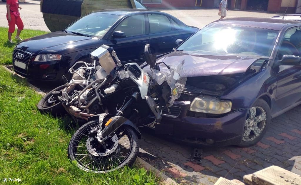 Doszło do kolejnego wypadku drogowego w powiecie oświęcimskim. Tym razem motocyklista zderzył się z samochodem osobowym.