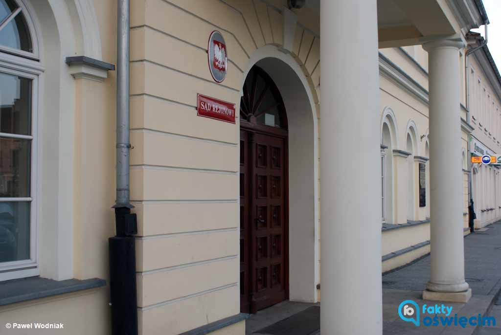 Kłótnia o papierosa zakończyła się zabójstwem. Ofiarą jest 30-letni mieszkaniec Chełmka. Podejrzany 64-latek trafił do aresztu tymczasowego.