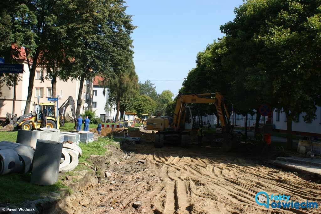 Remont drogi odciął wyjazd mieszkańcom osiedlowej ulicy. Zabrakło informacji dla mieszkańców ze strony wykonawcy.