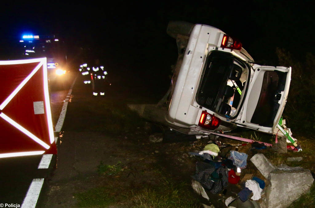 Dzisiaj nad ranem na drodze krajowej nr 44 we Włosienicy wydarzył się tragiczny wypadek. Kierowca samochodu osobowego nie żyje.