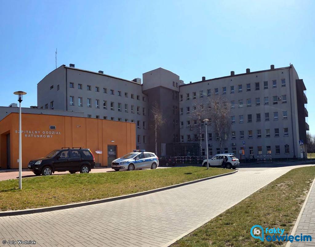 Dyrektor Szpitala Powiatowego w Oświęcimiu wprowadził dzisiaj zakaz odwiedzin na trzech oddziałach wewnętrznych.