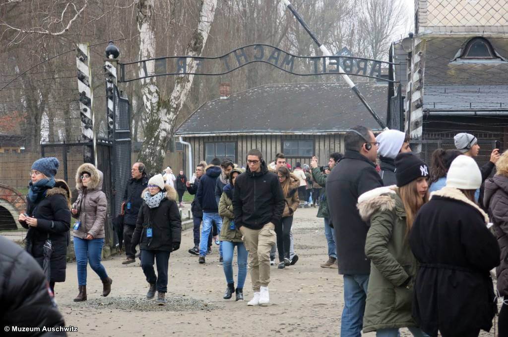 Uczniowie szkół ponadpodstawowych i ósmych klas podstawówek będą mogli wziąć udział w pobytach stacjonarnych w miejscu pamięci Auschwitz.